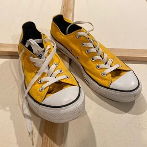 Converse Chuck Taylor size 8